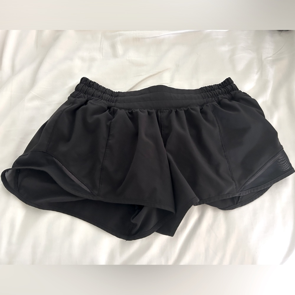 Lululemon Black Hotty Hot 2.5” Lined - Size 6